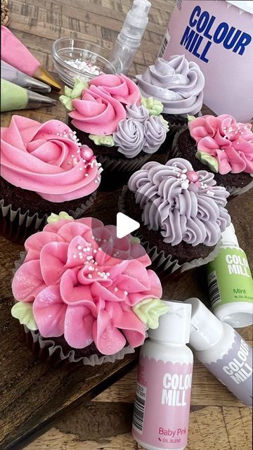 Oil Based Food Coloring, Wedding Buffet Food, Cupcake Piping, Cupcake Videos, Baking Videos, Swiss Style, Floral Cupcakes, Wedding Buffet, Cupcake Designs