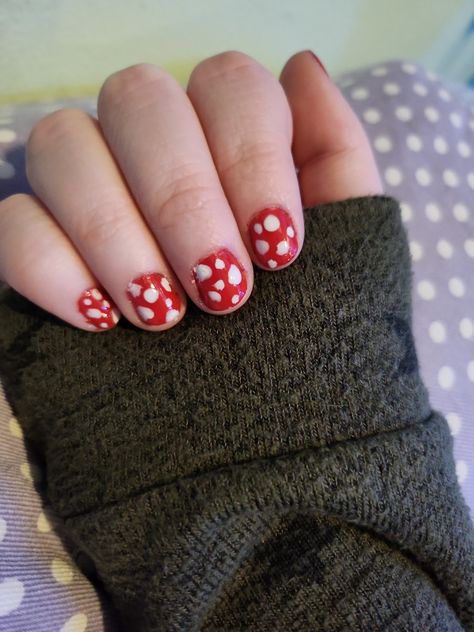 Red nails with white dots on them of varying sizes (smiley face) Nails Mushroom Design, Cottagecore Nails, Mushroom Nails, Cottagecore Mushroom, Simple Fall Nails, Mushroom Design, Autumn Nails, Fall Nails, Larp