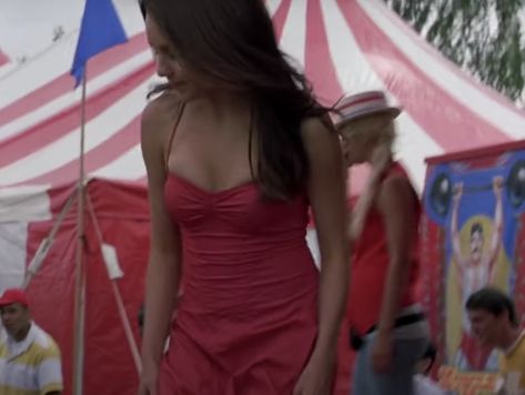 she's the man red dress carnival scene amanda bynes Shes The Man, She's The Man, Steve Martin, Amanda Bynes, Channing Tatum, Iconic Movies, Film Aesthetic, Urban Outfits, Movies Showing