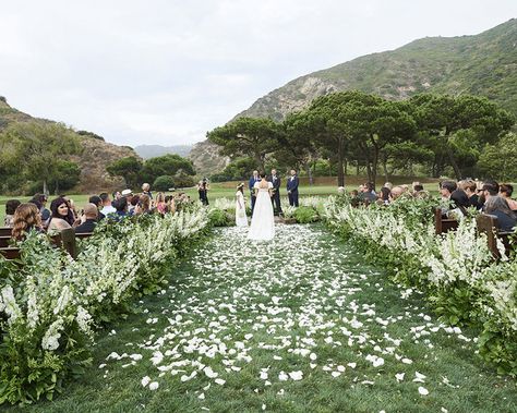 Ideas Matrimonio, Italian Inspired Wedding, Laguna Beach Wedding, Beach Wedding Decorations Reception, West Coast Wedding, Bianca Balti, Flowers And Greenery, Vogue Wedding, Ceremony Inspiration