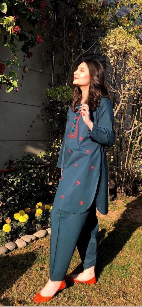 Style Outfits Summer, Summer Vibes Aesthetic, Aesthetic Summer Outfits, Pakistani Fashion Casual, Desi Fashion Casual, Stylish Short Dresses, Casual Indian Fashion, Pakistani Dresses Casual, Pakistani Fancy Dresses