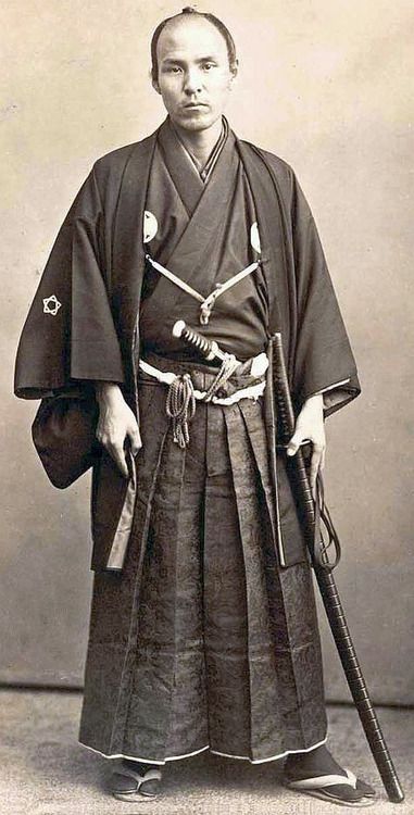 This image of a former samurai would have been taken a few years after the samurai were abolished in Japan.  About 1870’s, Japan Vintage Samurai, Guerriero Samurai, Samurai Clothing, Ronin Samurai, Feudal Japan, The Last Samurai, Japan History, Japanese Warrior, Japanese History