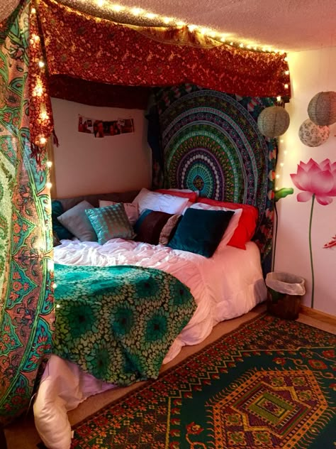 Hippie Bedroom Decor, Artist Bedroom, Hippie Bedroom, Hippie Room Decor, Hippy Room, Dekorasi Kamar Tidur, Indie Room Decor, Bohemian Bedroom Decor, Indie Room