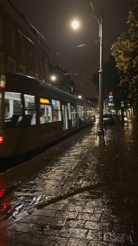 Calm Vibes Aesthetic Wallpaper, Car Night Wallpaper, Background Aesthetic Night, 4am Aesthetic, Grey Scenery, Rainy Wallpaper, Rainy City, Rainy Day Aesthetic, Night Rain