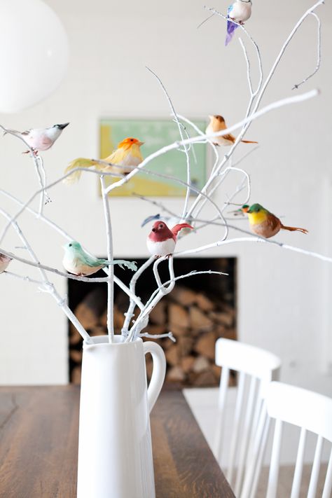 Bird Decor Wedding, Bird Theme Decorating Ideas, Bird Theme Decor, Fake Birds Decor, Bird Themed Room Decor, Bird Watching Theme Party, Bird Themed Bedroom Ideas, Bird Theme Wedding Decor, Bird Birthday Party Decorations