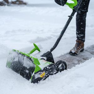 How to Start a Small Engine (DIY) | Family Handyman Electric Snow Shovel, Snow Removal Equipment, Tecumseh Engine, Snow Cap, Speed Square, Project Steps, Engine Start, Snow Removal, Family Handyman