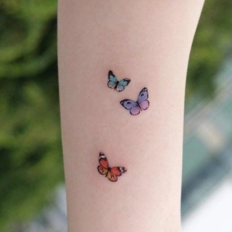 Tattoos Simplistic, Tattoos Mom, Animal Tattoos For Women, Tattoos Hand, Butterfly Tattoos For Women, Type Tattoo, Cute Tiny Tattoos, Tatuaje A Color, Butterfly Tattoos