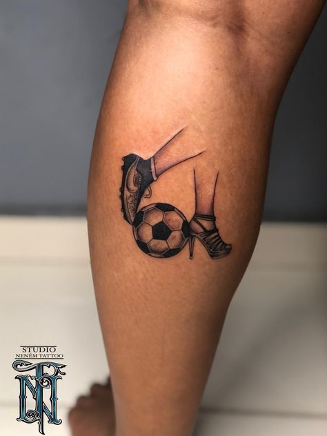 VT#sportstattoo #sports #tattoo #footballtattoo #colortattoo #football #hockeytattoo #tattoos #baseball #dotworktattoo #nightbikers #palacios #argentina #bronze #voleyball #voley #olimpiadas #olympicgames #chispatattoo #hockey #repost #bikertattoo #tattooart #deportes #bikerun #bicicleta #bycicle #tattoofit #nintendoswitch #trilhaserumos Tattoo Ideas Soccer, Soccer Tattoos Ideas Women, Football Tattoo Ideas, Tattoo Futbol, Soccer Tattoos, Leg Sleeve Tattoos, Leg Tattoo Ideas, Sport Tattoos, Football Tattoo