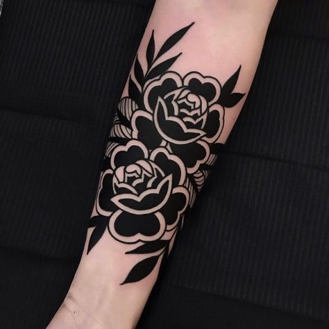 Traditional Old School Tattoos on Instagram: “Who: @alejog.m.z Where:📍Argentina 🇦🇷 ... ... ... ... #traditionalartist #traditionaltattoo #skinart_traditional #besttattoos…” Old School Traditional, Traditional Black Tattoo, Black Tattoo Cover Up, Black Rose Tattoos, Elbow Tattoos, Bad Tattoos, Classic Tattoo, Tattoo Cover-up, Traditional Tattoos