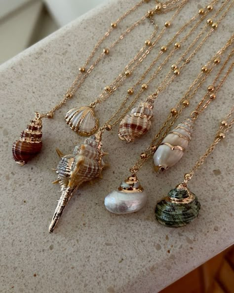 Beach Boho Style, Ocean Accessories, Gold Shell Necklace, Sand Necklace, Shell Charm Necklace, Xoxo Jewelry, Dope Jewelry Accessories, Ocean Necklace, Pretty Jewelry Necklaces