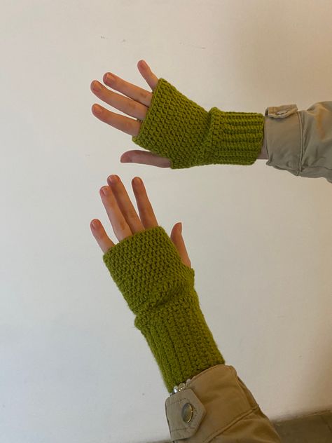 crochet handwarmers Crochet Handwarmers Pattern, Hand Warmers Crochet, Arm Warmers Crochet, Crochet Handwarmers, Crochet Arm Warmers, Crochet Hand Warmers, Winter Crochet, Crochet Inspo, Crochet Ideas