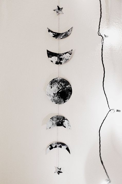 Diy Dream Catcher, Diy Moon, Zimmer Diy, Diy Girlande, Diy Tumblr, Diy Lampe, Diy Posts, Pom Pom Garland, Seni Cat Air