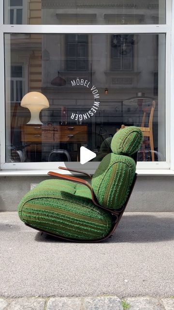 Möbel vom Wiesinger on Instagram: "A rare rocking chair out of brazilan rosewood and stacked cushions, probably made in France. 

Should it get a new upholstery? lmk

#möbelvomwiesinger #vintagefurniture #midcenturymodern #midcentury #midcenturyfurniture #vintagerockingchair #danishdesign #rosewood #palisander #vintagechair #rarechair #collectible #mcm #interorinspiration" Vincenzo De Cotiis, Vintage Rocking Chair, Japandi Design, Poltrona Vintage, Mediterranean Design, Vintage Chairs, Secret Obsession, Mid Century Furniture, French Design