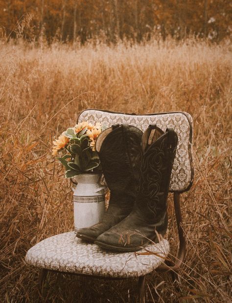 Cowboy Boots 🤍 Taken by insta @ rockin.b.imagery #cowboyboots #western #flowers #sunflower #westernart #fineart #fineartprints #wallartprints #wallartdecor #prairie #cowgirl #cowboy #retro #vintage #fall #fallphotography Cowboy Boots Flat, Western Still Life Photography, Cowboy Boot Photography, Western Product Photography, Sheep Photoshoot, Cowboy Boots Photography, Cowboy Boots Flowers, Vintage Cowgirl Aesthetic, Boot Photography