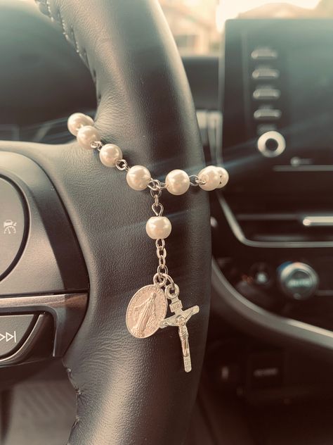 "This auto Rosary can be displayed on your steering wheel or rear view mirror. It's a beautiful reminder to pray in the car, even during the mundane errands.   \"...but in everything, by prayer and petition, with thanksgiving, make your requests known to God\". Philippians 4:6" Bible Ring Picture, Rosary In Car, Rear View Mirror Rosary, Vision Board Church, House Keys In Hand, Cute Car Stuff, Vision Board Prayer, Catholic Wedding Aesthetic, Praying Rosary