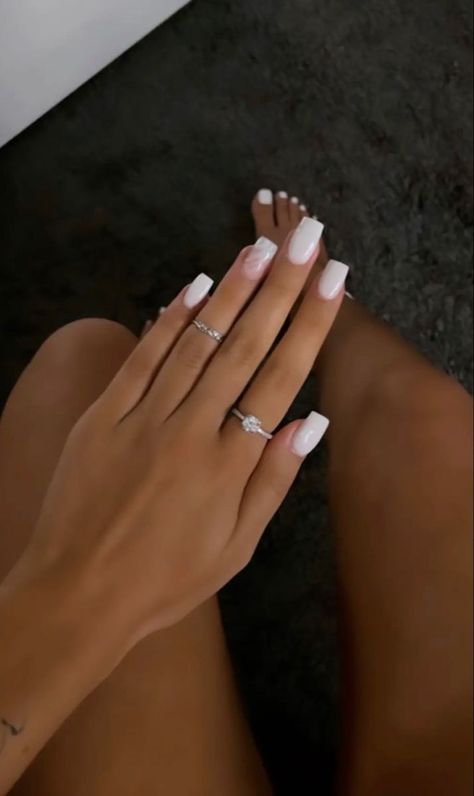 Summer Nails 2023 White, Square White Nails, Classy White Nails, White Square Nails, Plain Acrylic Nails, Ten Nails, Workout Body, Plain Nails, Super Cute Nails