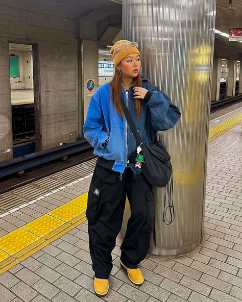 How about her color? 🐠 Outfit info 👇🏻 • • • 📸 @alvssa_ 🇦🇺 🧢Hat : arc’teryx 🕶️Eyewear : gentlemonster 🧥Outer : (di)vision 👖Bottom : the hundreds 👞Shoes : timberland 👜Bag : uniqlo • • • • • • yellow beanie, glasses, blue zipped hoodie, black baggy pants, yellow boots, cross bag, women’s spring outfit, austrailia Timberland Boots Women Outfit, Black Baggy Pants, Bag Uniqlo, Outfit Info, Yellow Beanie, Timberland Outfits, Yellow Boots, Zipped Hoodie, Cross Bag