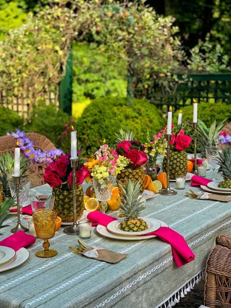 Looking for Hawaiian party theme ideas? Follow these simple tips to hosting an elegant luau party friends and family won't forget. #hawaiianpartydecorations #hawaiianthemeparty #luaupartyideas #luauparty #luauthemeparty #luaupartyideasdecorations #luaupartydecorations Luau Garden Party, Hawaiian Theme Dinner Party, Tropical Theme Picnic, Elevated Luau Party, Luau Dinner Party, Modern Hawaiian Party, Classy Luau Party Ideas For Adults, Tropical Bday Party Ideas, Summer Birthday Party Ideas For Women