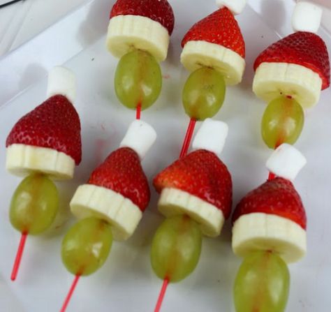 Grinch Kabobs, Easy Christmas Party, Jul Mad, Fest Mad, Kabob Recipes, Kids Christmas Party, Läcker Mat, Xmas Food, حلويات صحية