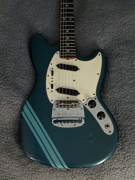 Fender Guitars Telecaster, Fender Mustang Guitar, Mustang Guitar, Guitar Inlay, Fender Mustang, Fender Electric Guitar, Custom Electric Guitars, Guitar Finishing, Cool Electric Guitars