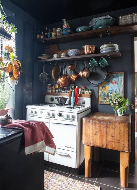 Blue Cottage Kitchen, Bohemian Style Kitchen, Ugly Kitchen, Black Kitchen Design, Cottage Kitchen Design, Bohemian Kitchen, Eclectic Kitchen, Blue Cottage, European Home Decor