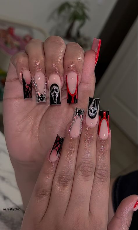 Spooky Nails With Charms, Long Black Halloween Nails, Nail Idea Halloween, Spooky Baddie Nails, Halloween Nail Sets Short, Horror Movie Acrylic Nails, Alt Halloween Nails, Trippie Red Nails, Halloween Acrylic Nails 2024