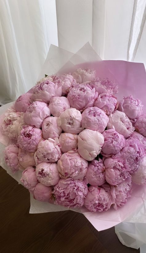 Peonies Bouquet Aesthetic, Wedding Peonies, Peony Aesthetic, Fav Flower, Luxury Flower Bouquets, Boquette Flowers, Flowers Bouquet Gift, Nothing But Flowers, Peony Flowers