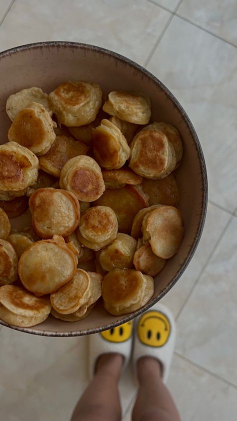 Mini Pancakes Aesthetic, Banana Mini Pancakes, Small Pancakes, Pancakes Aesthetic, Vsco Photos, Baby Pancakes, Mini Pancakes, Aesthetic Food, Pancakes