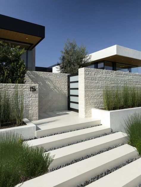 Glass Beach House, Dream House Mansions, Architecture 101, Green Architect, Boundary Walls, House Gate Design, Casa Exterior, Modern Beach House, Modern Beach