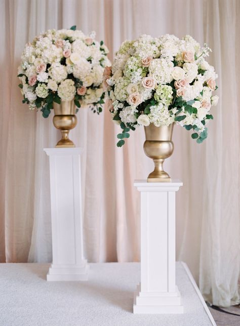 Church Aisle Decorations, Wedding Church Aisle, Alter Flowers, Church Wedding Decorations, Wedding Church, Church Flowers, Wedding Table Flowers, Wedding Ceremony Flowers, Church Ceremony