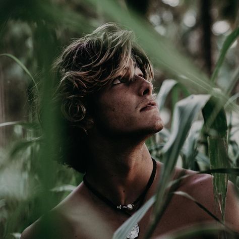 Marco Mignot, Fern Gully, Mens Inspo, Skate Vibes, Surfer Hair, Surfer Boys, Surfer Boy, Boy Face, Curly Hair Men