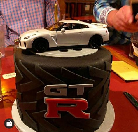 Car Cakes For Men, Cake Car, Race Car Cakes, Handbag Cakes, Easy Minecraft Cake, Cakes Fondant, Cars Birthday Cake, Fondant Bow, Fondant Figures Tutorial