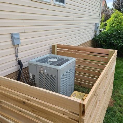 Air conditioner screen and stairway screen. - RYOBI Nation Projects Ac Fence, Lake House Backyard, Cedar Screen, Hide Electrical Panel, Air Conditioner Screen, Air Conditioner Cover Outdoor, Garbage Can Storage, Diy Air Conditioner, Porch Door