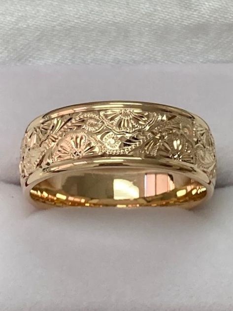 10K 14K 18K SOLID YELLOW GOLD WEDDING BANDS   Width : 8mm  Finish : Shiny  Finish  Fit : Comfort Fit Size:  4-12 Also Available in  White, Yellow or Rose Gold  and  10K -14K - 18K - Platinum  Please let us know your exact size after ordering. All rings are available in full, half or quarter sizes. Please Contact Us for Larger Sizes AT TALLIE JEWELRY, WE OFFER: -A WIDE SELECTION OF MENS & WOMENS WEDDING BANDS AT LOWEST PRICES. -DIRECT MANUFACTURER FROM NEW YORK  -GREATEST QUALITY -EXCELLENT CUSTO Mens Engraved Wedding Bands, Hand Engraved Wedding Band, Wedding Band Engraving, Engraved Wedding Rings, Mens Gold Wedding Band, Matching Wedding Rings, Rings Mens Wedding Bands, Platinum Wedding Band, Yellow Gold Wedding Band