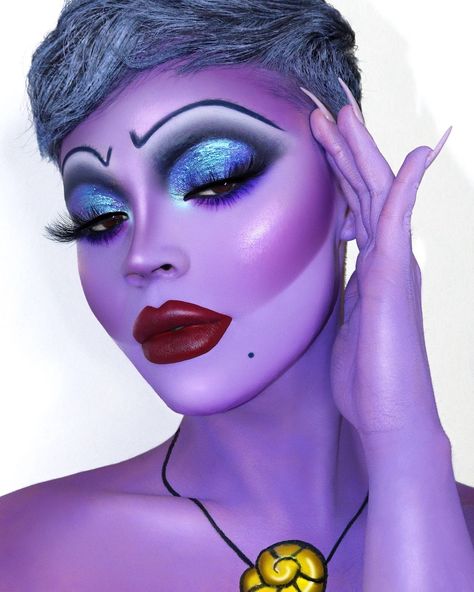 People Are Turning Themselves Into Disney Villains With Makeup Disney Villains Makeup, Ursula Makeup, Halloweenský Makeup, Face Art Makeup, Disney Makeup, Character Makeup, Halloween Makeup Inspiration, Makeup Challenges, Halloween Tattoo