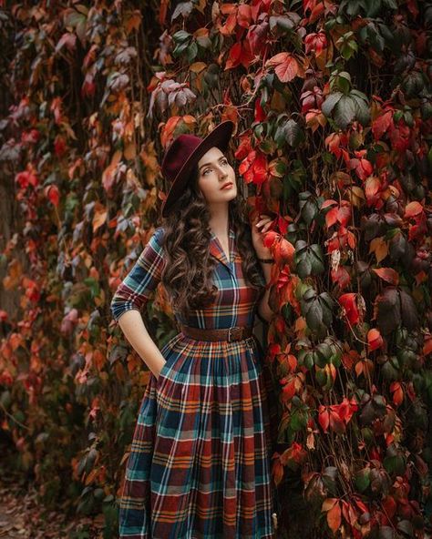 Idda Van Munster, Grow Old, Last Days, Autumn Aesthetic, Book Inspiration, Women Life, My Favorite Things, Growing Old, Fall Leaves