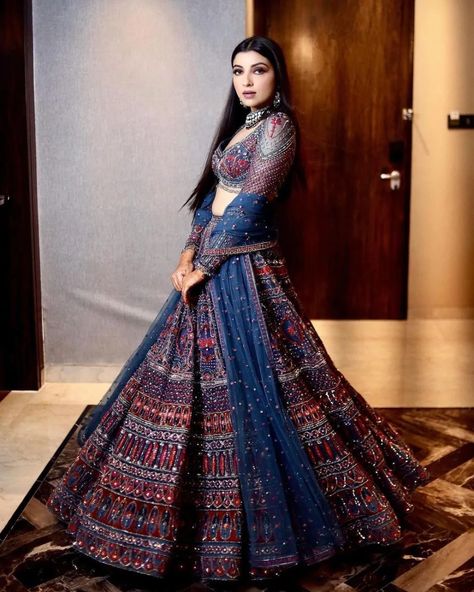 17 Stunning Engagement Lehenga Designs For Brides Engagement Lehenga Designs, Lehenga For Bride's Sister, Lehenga Design For Engagement, Engagement Dress For Bride, Engagement Lehenga, Engagement Gowns, Indian Outfits Lehenga, Wedding Lehenga Designs, Indian Bride Outfits