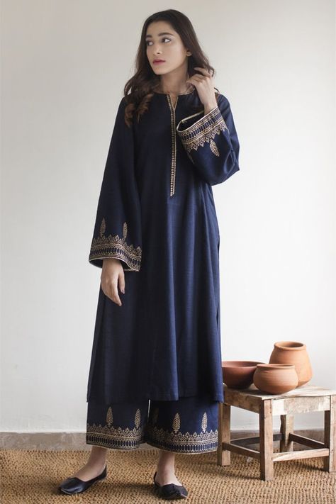 NAVY BLUE OUTFIT Material: Khaddar. 2-Pc (Panel Kurta & Culottes)Block Print on kurta and culottesModel Height: 5'5Panel Kurta Length 44"Culottes Length 34"Add Dupatta 1750 KAMEEZ CULOTTES Blue Pakistani Dress, Full Sleeve Suit, Navy Blue Dress Outfit, Navy Blue Outfit, Blue Dress Outfits, Blue Colour Dress, Stylish Maxi Dress, Traditional Attires, Kameez Designs