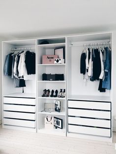 Pinterest: greeniexo Hiasan Dalaman Rumah, Hiasan Bilik Tidur, Bilik Idaman, Organized Closet, Interior Minimalista, Closet Decor, Bedroom Closet Design, Hiasan Bilik, Small Closet