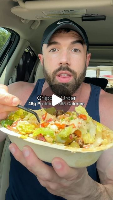 Josh New on Instagram: "My go to Chipotle menu hack for high protein and food volume⁣ ⁣ #chipotlechickenbowl #caloriedeficitdinner #chickentacobowl" High Protein Chipotle Order, Chipotle Low Calorie Options, Low Calorie Chipotle Order, High Protein Chipotle Bowl, Healthy Chipotle Order, Low Calorie High Volume Meals, Chipotle Hacks, High Protein Fast Food, Low Calorie Fast Food