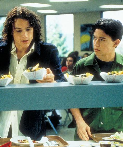 Heath Ledger and Joseph Gordon-Levitt in “10 Things I Hate About You” 1999. Larisa Oleynik, Back To School Movie, David Krumholtz, Cher And Dionne, 10 Things I Hate About You, Julia Stiles, Joseph Gordon, Joseph Gordon Levitt, School Cafeteria