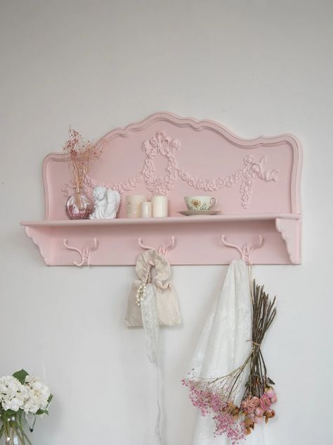 Pink Vintage Bathroom, Girly Kitchen Decor, Retro Shelf, Paris Room Decor, Retro Shelves, Popsicle Stick Crafts House, Cottage Core Home, Wall Mount Storage, Dream Bedroom Inspiration