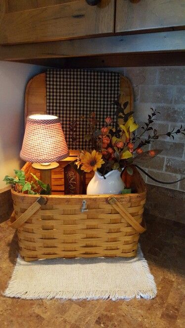 Pin by Jenny Shanebrook on Fall Decor | Country house decor, Vintage fall decor, Fall home decor Vintage Fall Decor, Casa Country, Counter Decor, Fall Thanksgiving Decor, Fall Deco, Autumn Decorating, Primitive Decorating Country, Vintage Fall, Country House Decor