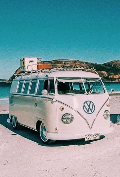 ✰P I N T E R E S T : @annaxlovee✰ Vw Minibus, Van Volkswagen, Kombi Motorhome, Carros Retro, Van Vw, Volkswagen Camper Van, Volkswagen Vans, Kombi Home, Volkswagen Van