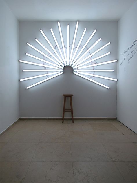 Bühnen Design, Fluorescent Tube Light, Neon Light Art, Light Art Installation, 카페 인테리어 디자인, Window Ideas, Fluorescent Tube, Unique Sculptures, Tube Light