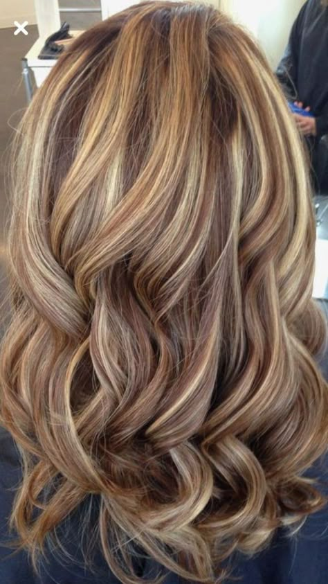 Caramel Blonde Highlights Brunette Hair Color With Highlights, Brown Hair With Highlights And Lowlights, Hair Lights, Pink Blonde Hair, Blond Balayage, Caramel Blonde, Dark Roots Blonde Hair, Chocolate Brown Hair, Brown Hair With Blonde Highlights