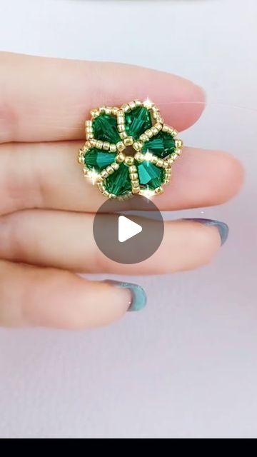 Diy Pearl Earrings, Beautiful Beaded Earring, Earrings Tutorial, Kundan Jewelry, Fabric Earrings, Polki Jewellery, Earring Tutorial, Kundan Necklaces, Kundan Jewellery