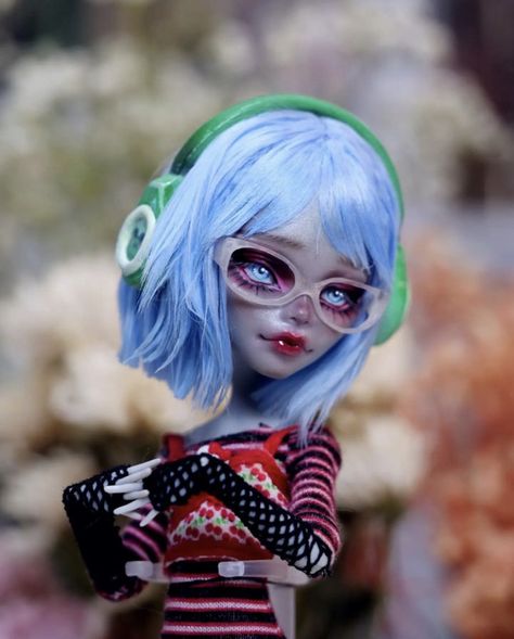 Hextian Dolls, Customized Dolls, New Monster High Dolls, Monster High Ghoulia, Doll Customs, Arte Monster High, Monster High Pictures, Drawing Photography, Personajes Monster High