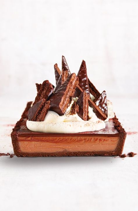 Tim Tam tart. Say no more. Chocolate Crust, Tim Tam, Sweet Pie, Sweet Tarts, Tart Recipes, Sweets Desserts, Healthy Dessert, Chocolate Desserts, Christmas Desserts