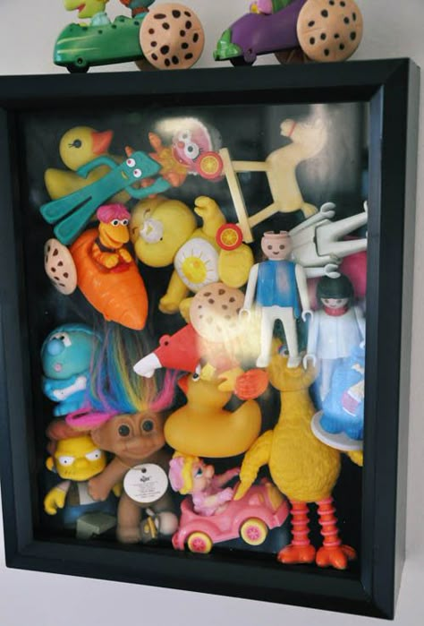 Put your child's favorite old toys in a shadow box when they've outgrown them and hang it on the wall.   Sweet! Toy Collection Display, Skirt Diy, Memorial Keepsakes, Shadow Boxes, Old Toys, Kids' Room, Displaying Collections, Future Kids, Toy Collection